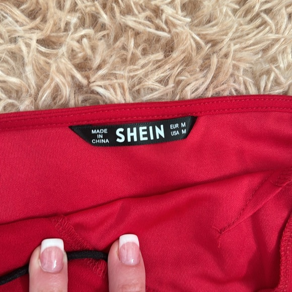 Red skirt and crop top set - Picture 2 of 3